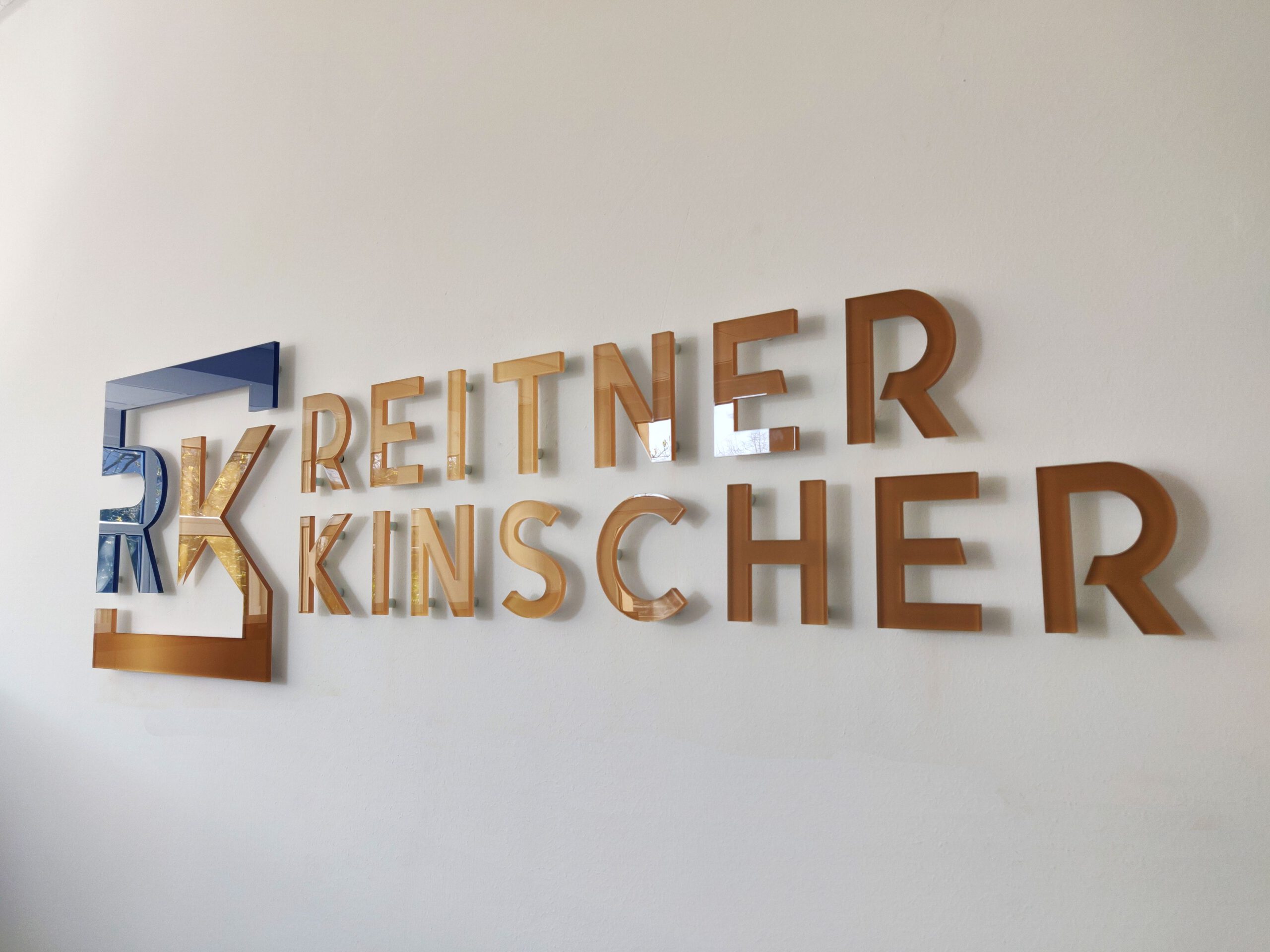 Logo Wand Eröffnung - REITNER KINSCHER Rechtsanwälte Fachanwälte Notar - Essen Kettwig